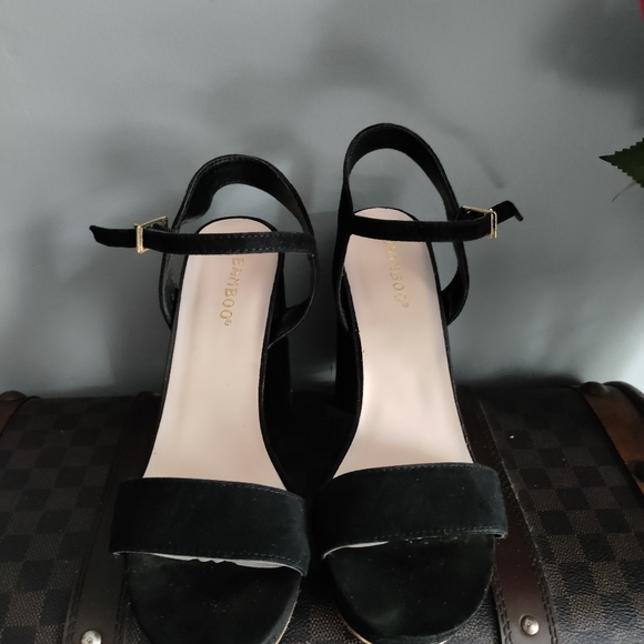 Shoes - Picture 3 of 3